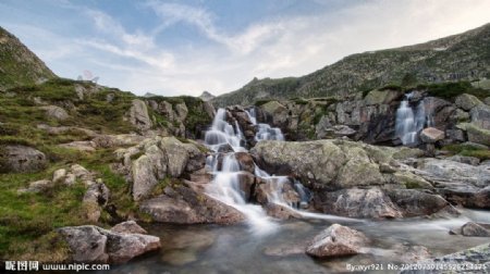 山间流水图片