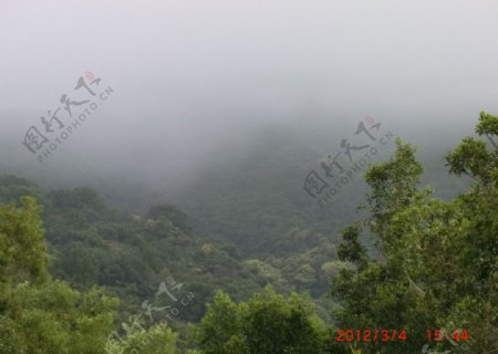 山雾缭绕非高清图片