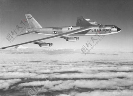 B52战略轰炸机图片