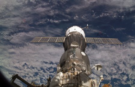 联盟TMA6号太空船与国际空间站对接图片