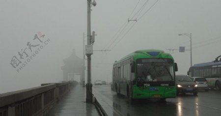 浓雾武汉长江大桥图片