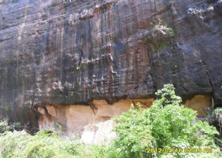 人形岩石图片