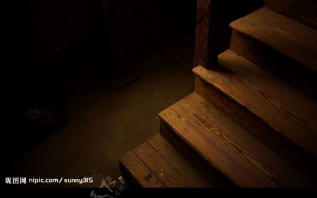 黑暗的楼梯图片