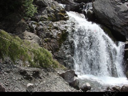 山间流水图片