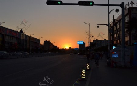 马路夕阳图片