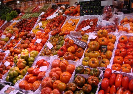超市货架上的水果图片