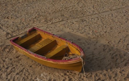 海滩小船图片