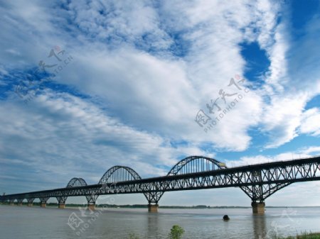 九江长江大桥建设中的九江图片