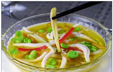 酸菜蚕豆烩面鱼图片
