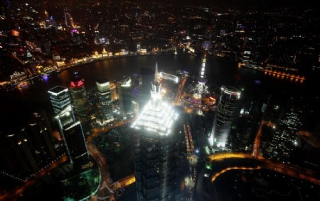 上海夜晚的摩天大楼图片