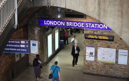 伦敦地铁站行人英国图片