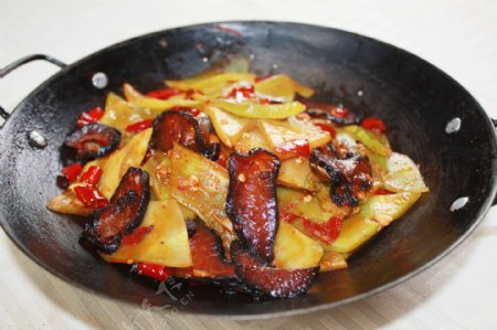 干锅莴笋腊肉图片