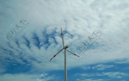 漳浦海边风力电站之风车特写图片