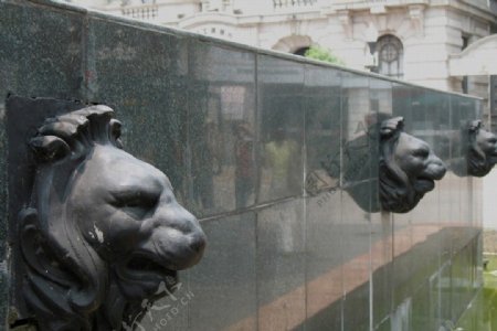 雕塑狮头图片