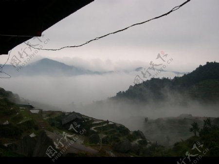 虎形山晨雾图片
