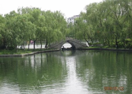 湖水小桥图片