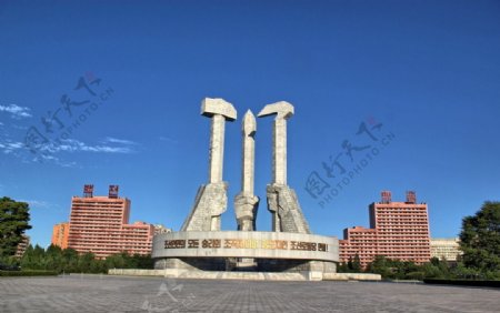 平壤金日成广场工农兵雕塑图片