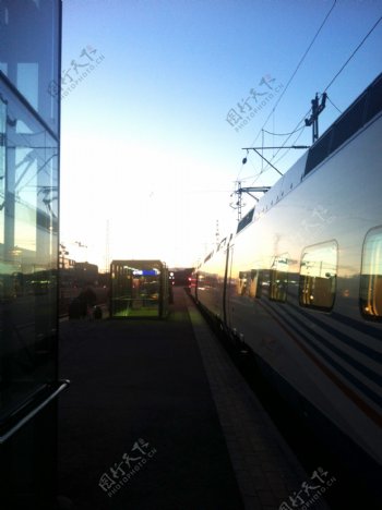 清晨火车站图片