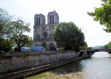 巴黎圣母院图片