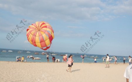 岛中降落伞图片