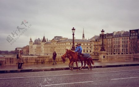 巴黎骑兵图片