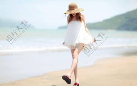 海边沙滩夏天美女图片