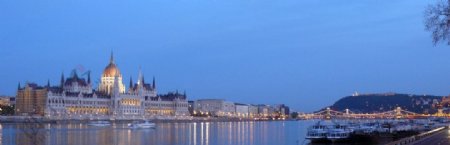 布达佩斯多瑙河黄昏图片
