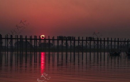 日落乌本桥图片
