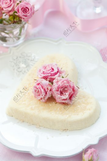 情人节爱心蛋糕玫瑰图片