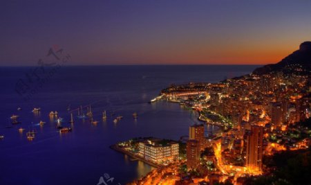海边城市夜景图片