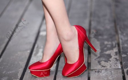 红色的鞋图片