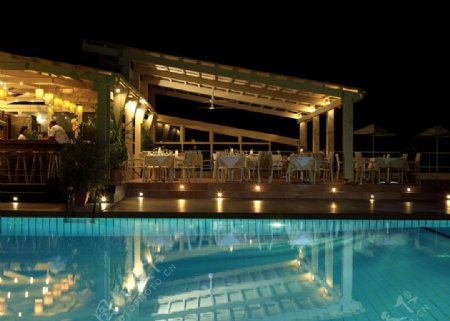 度假村宾馆游泳池夜景图片
