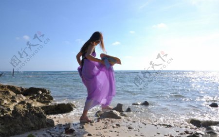 沙滩海南美女图片