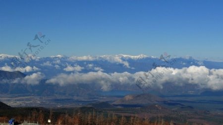 阿尔卑斯山云海2图片