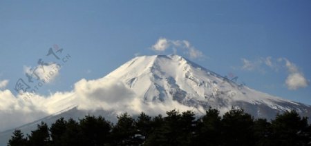 揭开面纱的富士山图片