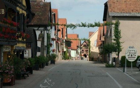 欧洲小城道路斑马线图片