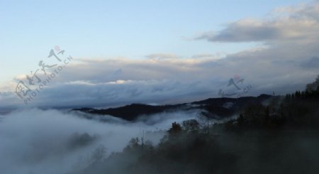 晨雾中的西西里图片