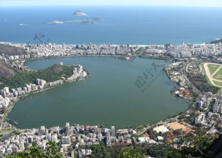 里约热内卢科尔科瓦多山居高俯瞰图片