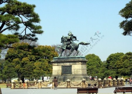 东京皇宫大院皇居外苑楠正成雕像图片