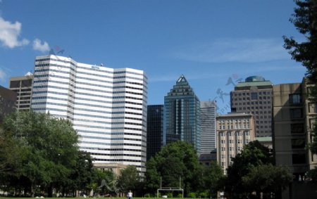 蒙特利尔高楼和梅斯法律大学校园图片