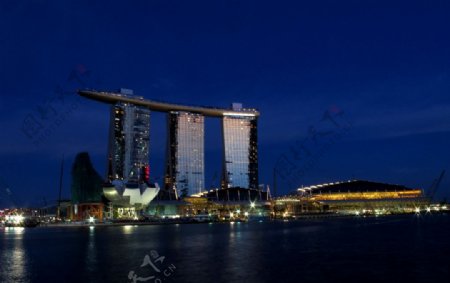 新加坡滨海湾金沙酒店夜景图片