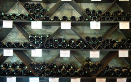 法国第戎葡萄园酒庄内的酒板图片