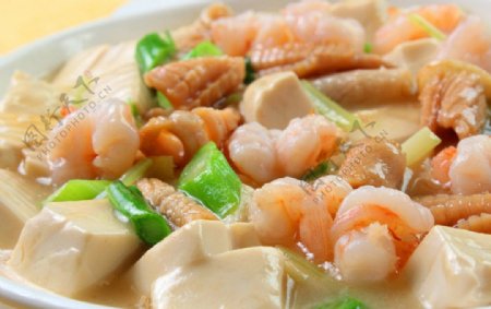 鲜虾海鱼豆腐煲图片