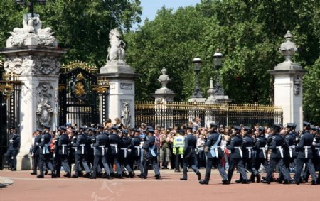 英国伦敦皇宫大门和皇家卫队图片
