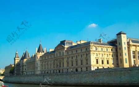 巴黎塞納河邊的建築图片