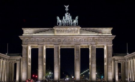 德国柏林勃兰登堡门夜景图片