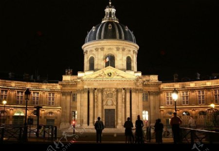 夜幕中的巴黎法兰西学院图片