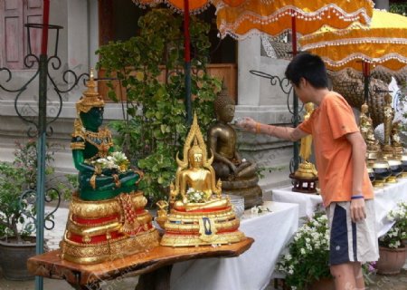 泰国清迈之寺庙祈福图片