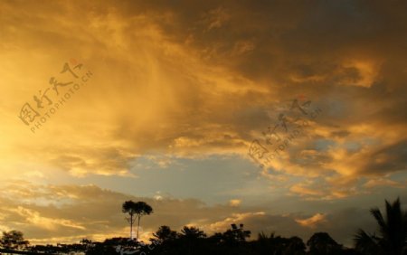 亚马逊平原雨后火烧云图片