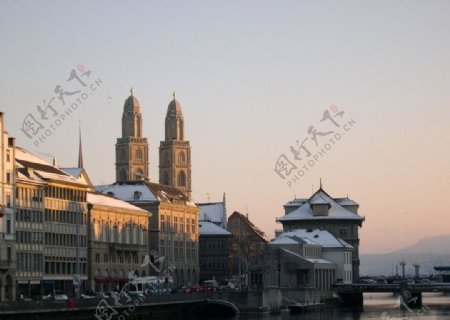 瑞士苏黎世市大教堂远景图片